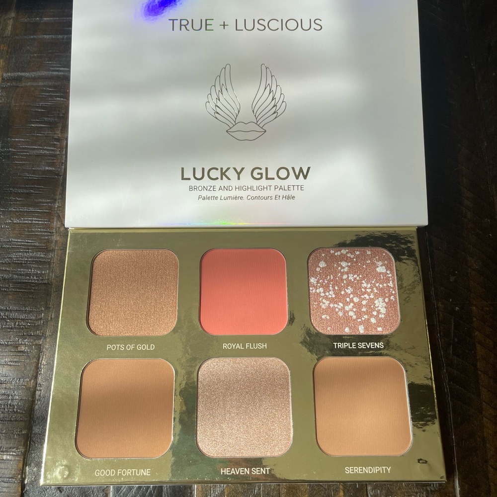 True + Luscious Lucky Glow Palette